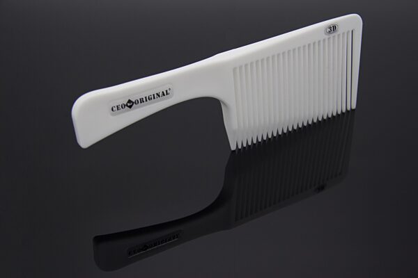 Die 3D Perspektive des CEO Orginal® Beard comb aus unserem Shop, jetzt sofort erhältlich